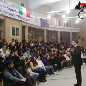 Carabinieri incontrano studenti Istituto Pitagora di Montalbano Jonico: report e foto