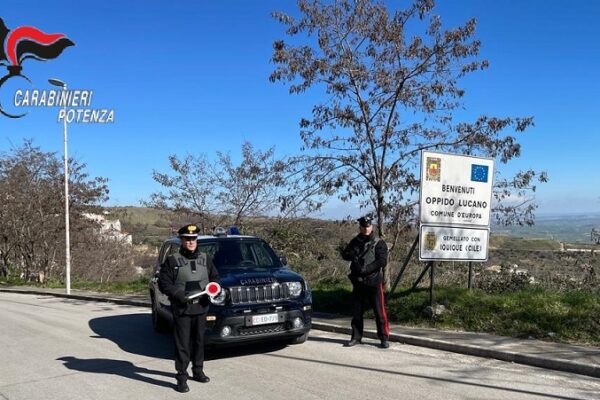 Carabinieri sventano furto di rame a Oppido Lucano e recuperano furgone rubato
