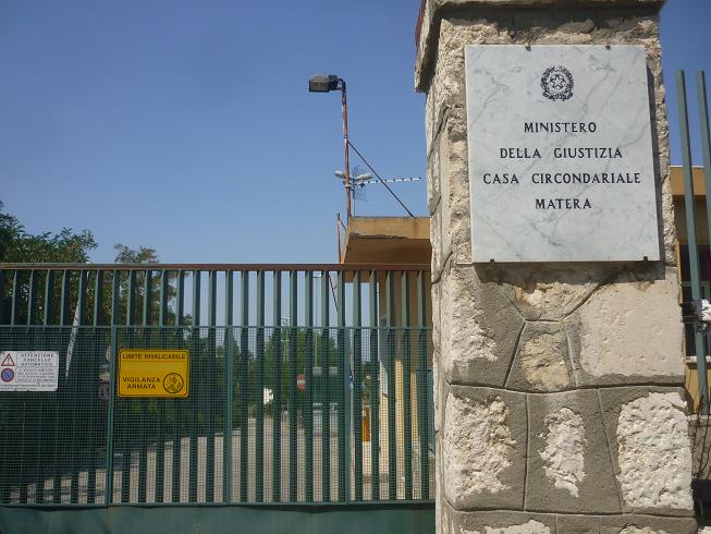 Spaccio di droga nel carcere di Matera, Polizia di Stato notifica avviso di conclusione indagini ad un detenuto