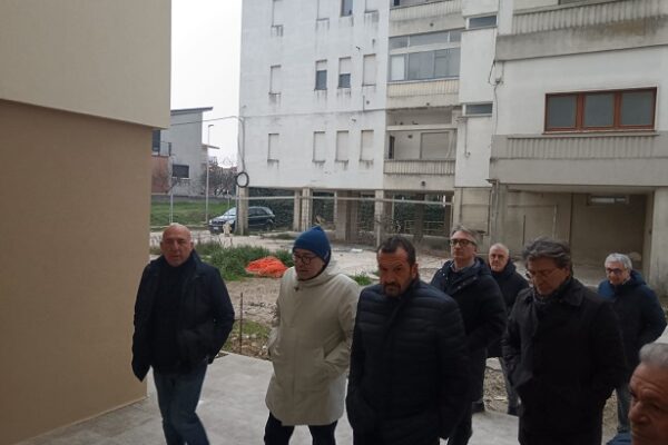 Cantiere per 18 alloggi di edilizia residenziale a Irsina, sopralluogo di Giammetta (Ater Matera), amministratori Comune di Irsina, assessore regionale Pepe e consigliere regionale Morea