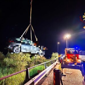 Tragico incidente stradale in contrada Madonna delle Grazie a Pisticci: 1 morto e 2 feriti nell'impatto tra auto e moto. Auto fuori strada sulla 106 nei pressi di Nova Siri: due feriti