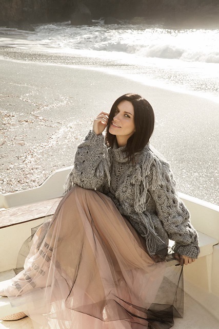 In radio "Non è detto", il nuovo singolo di Laura Pausini: attesa per il videoclip girato a Maratea