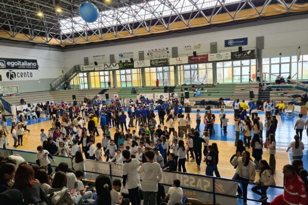 Al PalaSassi di Matera la "Marcia in blu" con Centro Servizi pugliese per l’Autismo “Amici di Nico” e associazione “Aura Blu”: report e foto