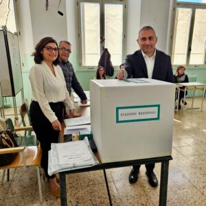 Elezioni regionali Basilicata 2024, Amendola (PD): "Ai seggi col sorriso, bravo Marrese. Ma Bardi ha già votato?"