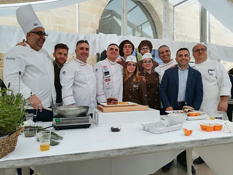 Grande successo per Matera ai fornelli, Street food gourmet "Panini di mare" promosso dall'Associazione Cuochi Materani: report e foto