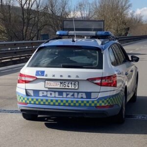 Auto guidata da anziano viaggia in controsenso in autostrada sul raccordo Sicignano-Potenza a Tito, in salvo grazie a intervento due pattuglie Polizia Stradale di Potenza