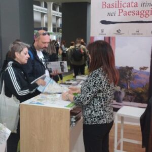 Apt: la Basilicata si racconta al Salone del Libro 2025 di Torino, un viaggio tra letteratura, identità e promozione turistica