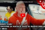 Merry Chri' è la canzone di Natale 2022 di Radio Deejay con Deejay All Star, Marracash e Fabri Fibra: nel video New York e la festa "Sing like a deejay" al Fabrique di Milano. Testo, video, foto