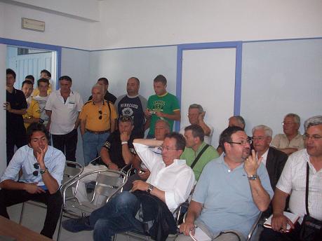 limprenditore_tosto_e_i_giornalist_in_sala_stampa.jpg
