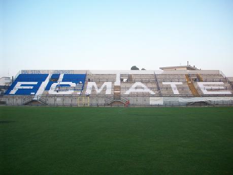 lo_stadio_con_la_scritta_fc_matera_biancoazzurra.jpg