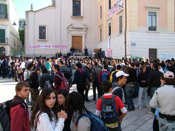 studenti_in_piazza_san_rocco.jpg