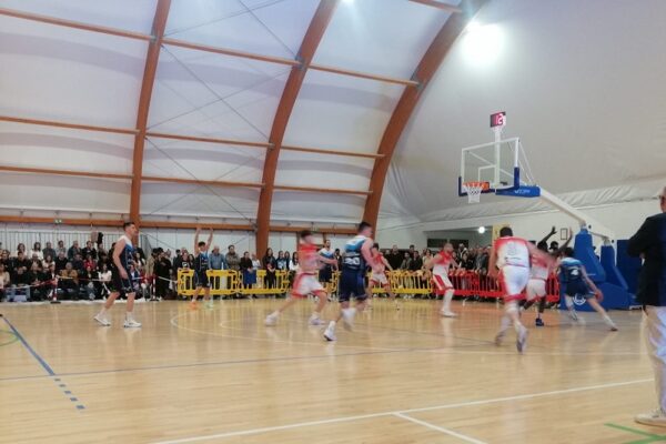 Basket, serie C, semifinale play-off, gara 2, Virtus Matera si sveglia nell'ultimo quarto, Valentino Basket Castellaneta resiste e guadagna gara 3: 66-62